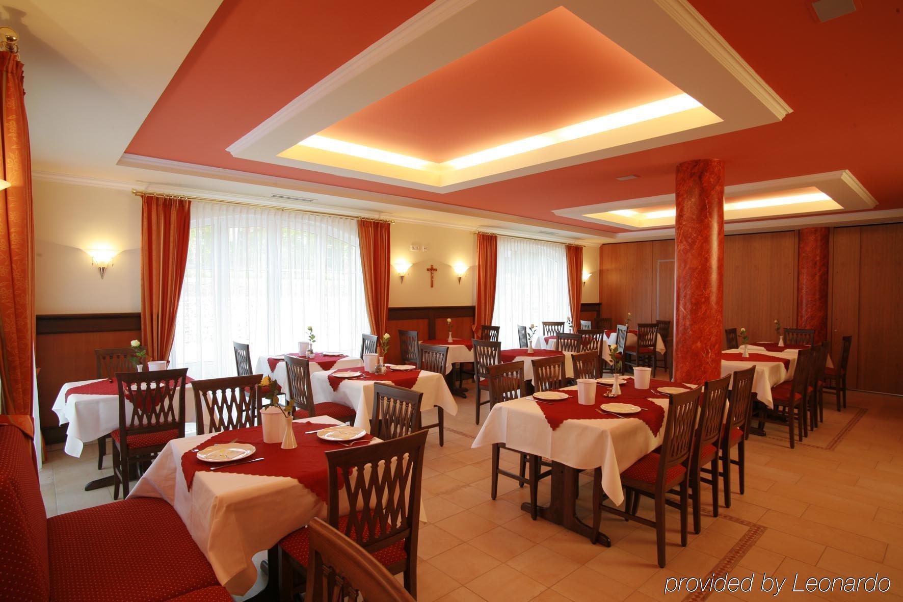 Akzent Hotel Bayerwald-Residenz Neukirchen レストラン 写真