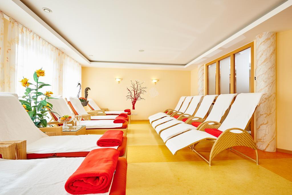 Akzent Hotel Bayerwald-Residenz Neukirchen エクステリア 写真