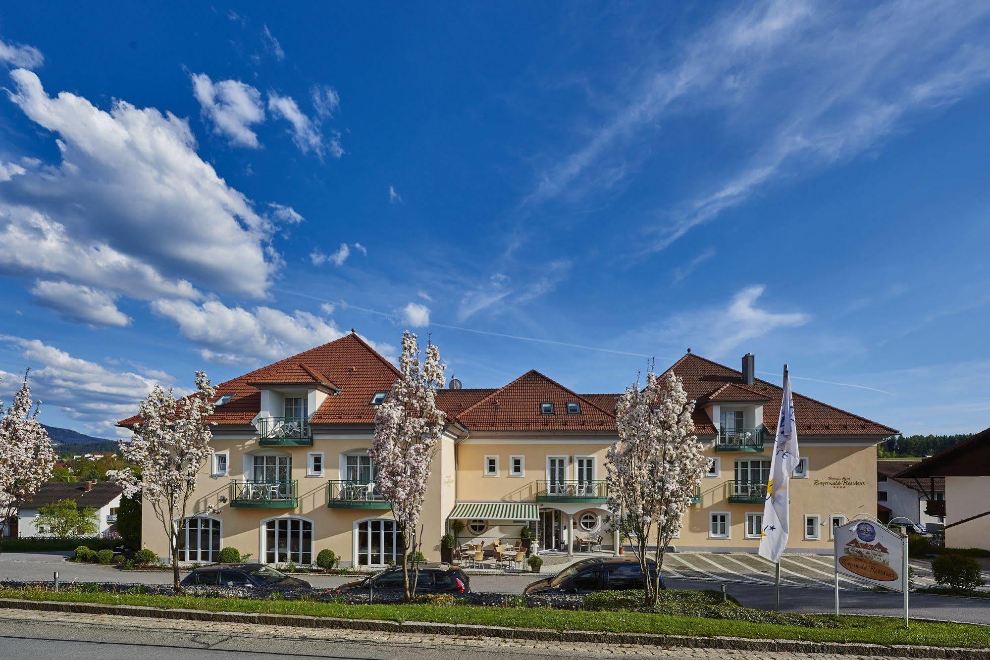 Akzent Hotel Bayerwald-Residenz Neukirchen エクステリア 写真