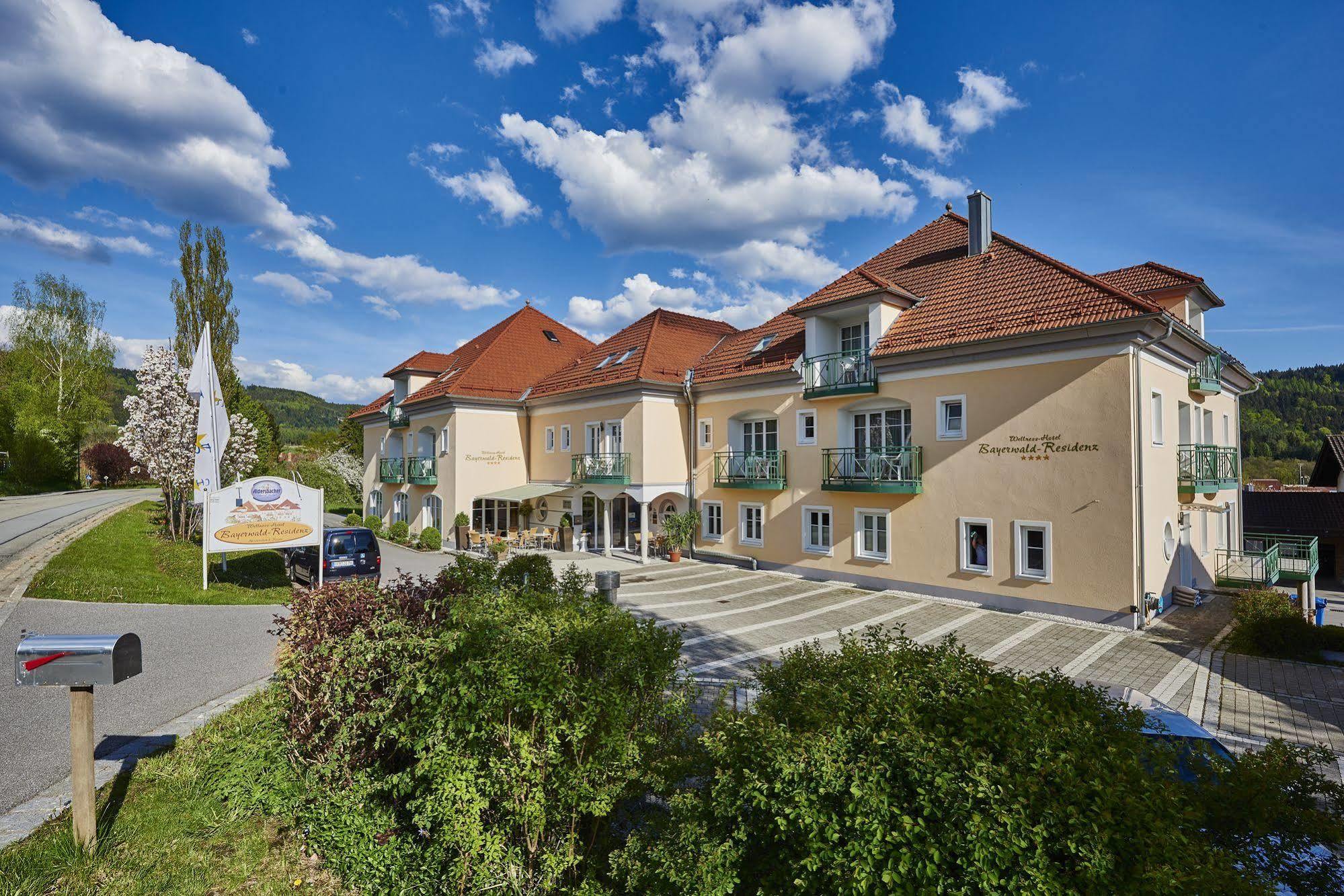 Akzent Hotel Bayerwald-Residenz Neukirchen エクステリア 写真