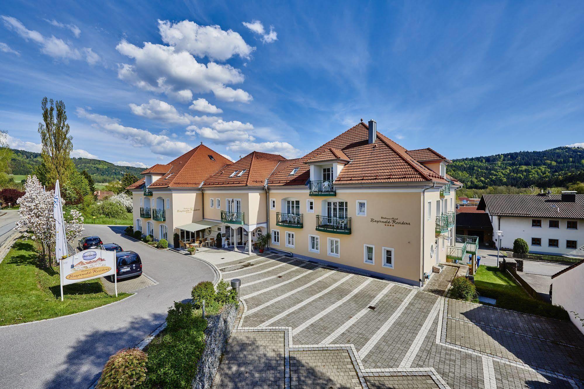 Akzent Hotel Bayerwald-Residenz Neukirchen エクステリア 写真